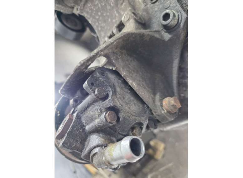 Насос гидроусилителя руля к Volkswagen Golf, 2000г.