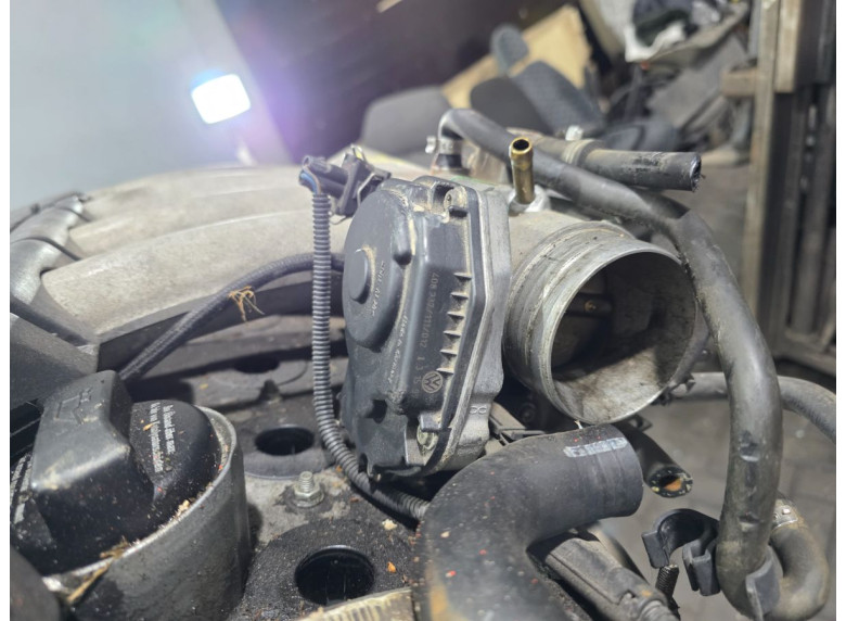 Заслонка дроссельная к Volkswagen Golf, 2000г.