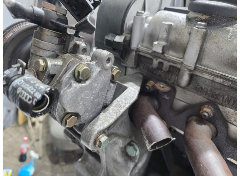 Насос гидроусилителя руля к Volkswagen Golf, 2001г.