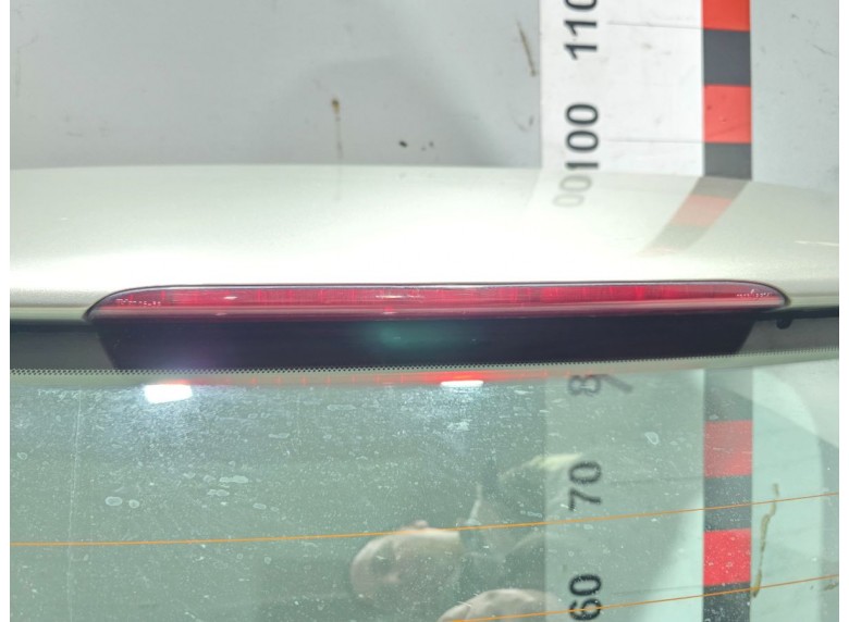 Стоп-сигнал к Toyota Avensis