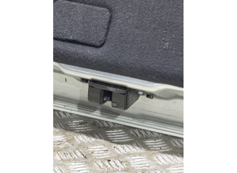 Замок багажника к Toyota Avensis