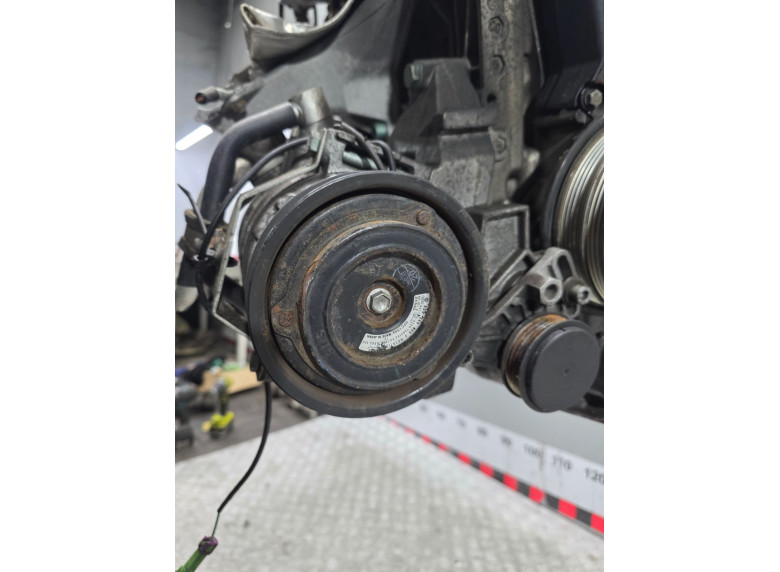 Компрессор кондиционера к Volkswagen Passat, 2001г.