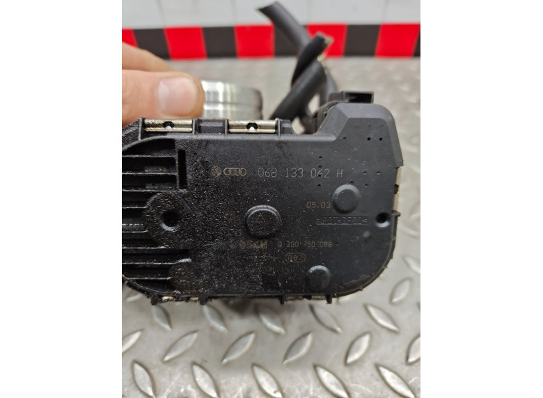 Заслонка дроссельная к Audi A4, 2003г.