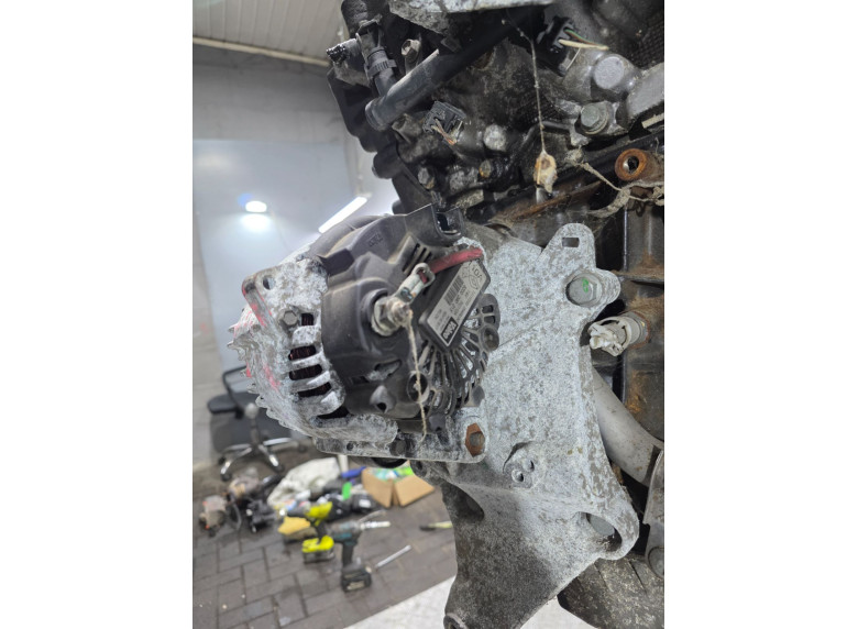 Генератор к Renault Scenic, 2006г.