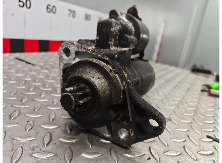 Стартер к Volkswagen Golf, 2000г.