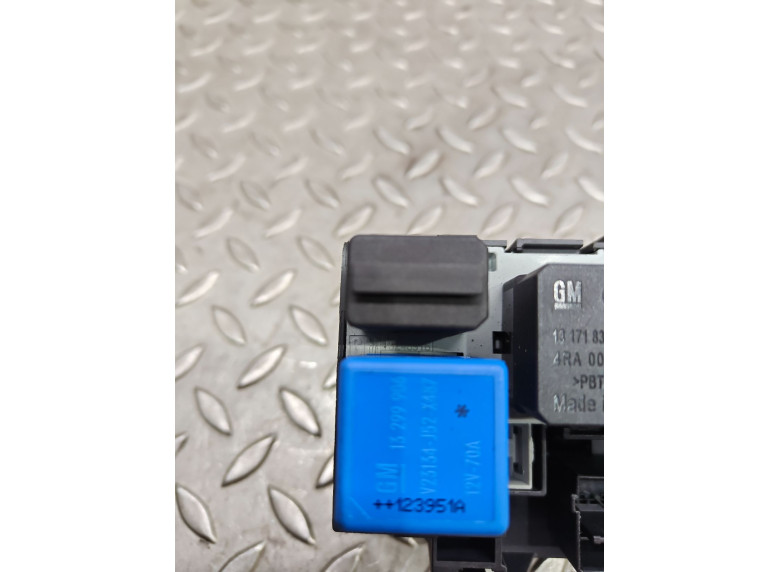 Блок предохранителей к Блок предохранителей к Opel Corsa undefined г. Corsa