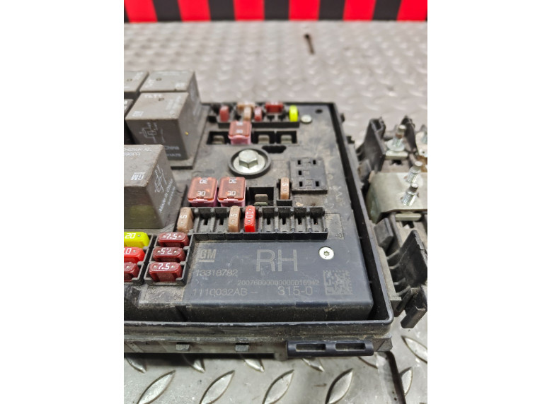 Блок предохранителей к Блок предохранителей к Opel Astra undefined г. Astra