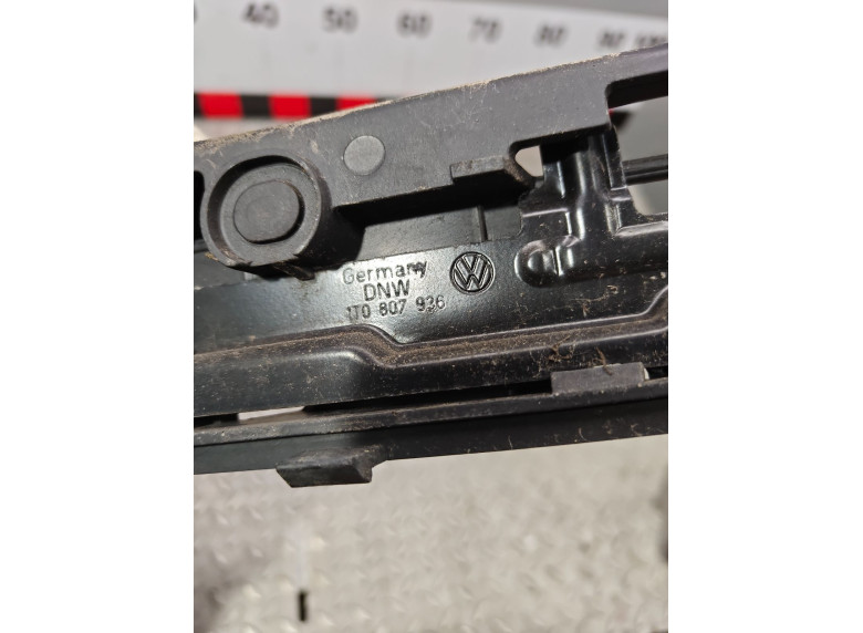 Кронштейн крепления бампера переднего к Volkswagen Touran, 2004г.