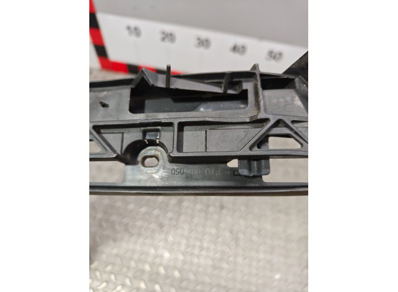 Кронштейн крепления бампера переднего к Volkswagen Touran, 2004г.