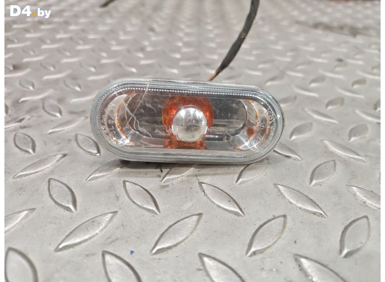 Повторитель передний правый к Volkswagen Caddy undefined г.