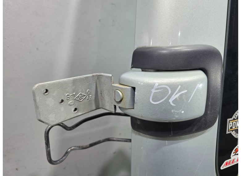 Петля двери задней левой к Renault Master