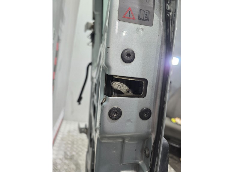 Замок двери задней правой к Renault Master