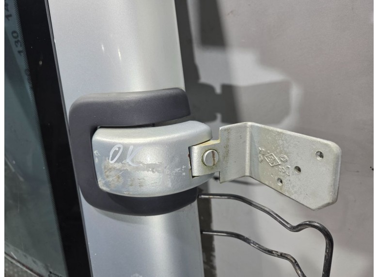 Петля двери задней правой к Renault Master