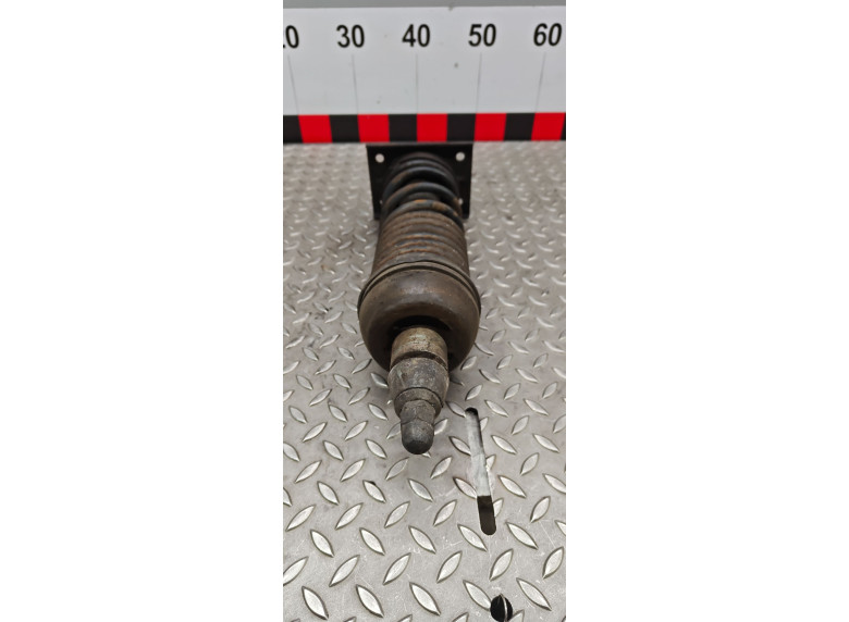 Амортизатор кабины к Mercedes Atego, 1999г.