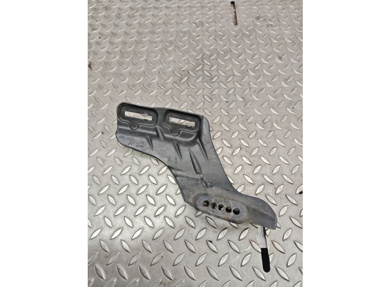 Кронштейн крепления крыла переднего левого к Peugeot 208, 2016г.