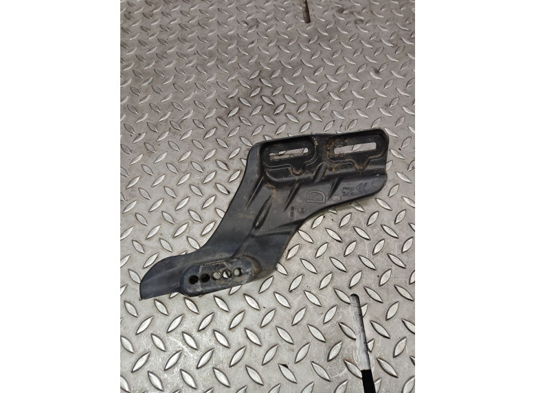 Кронштейн крепления крыла переднего правого к Peugeot 208, 2016г.