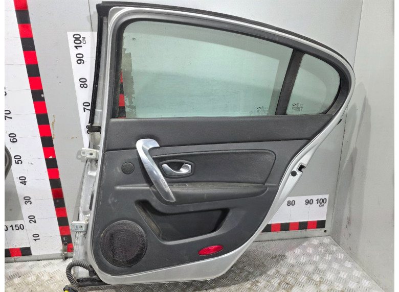 Дверь задняя правая к Renault Latitude, 2010г.