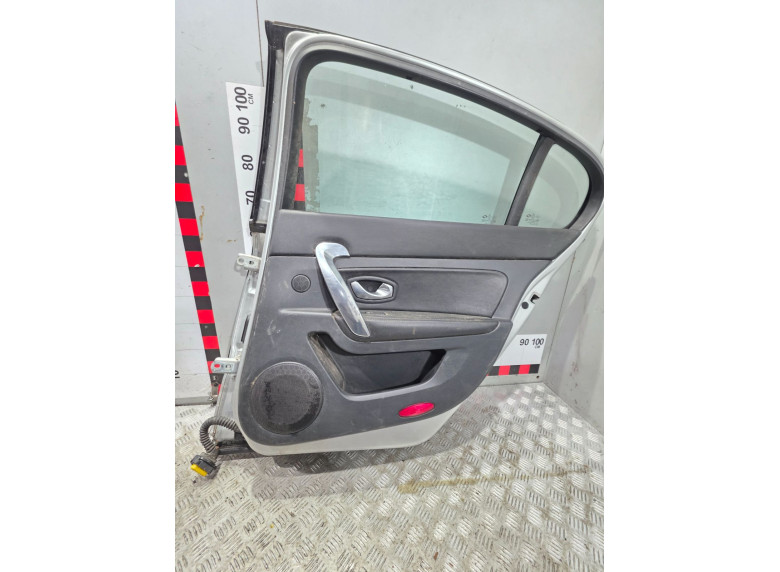 Дверь задняя правая к Renault Latitude, 2010г.