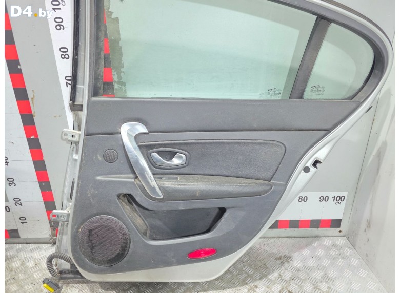 Обшивка двери задней правой (дверная карта) к Renault Latitude undefined г.