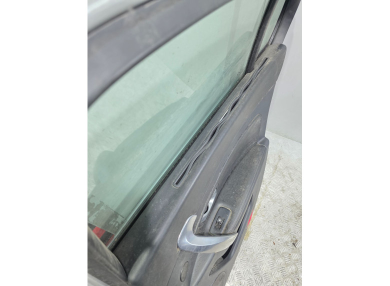 Обшивка двери задней правой (дверная карта) к Renault Latitude, 2010г.