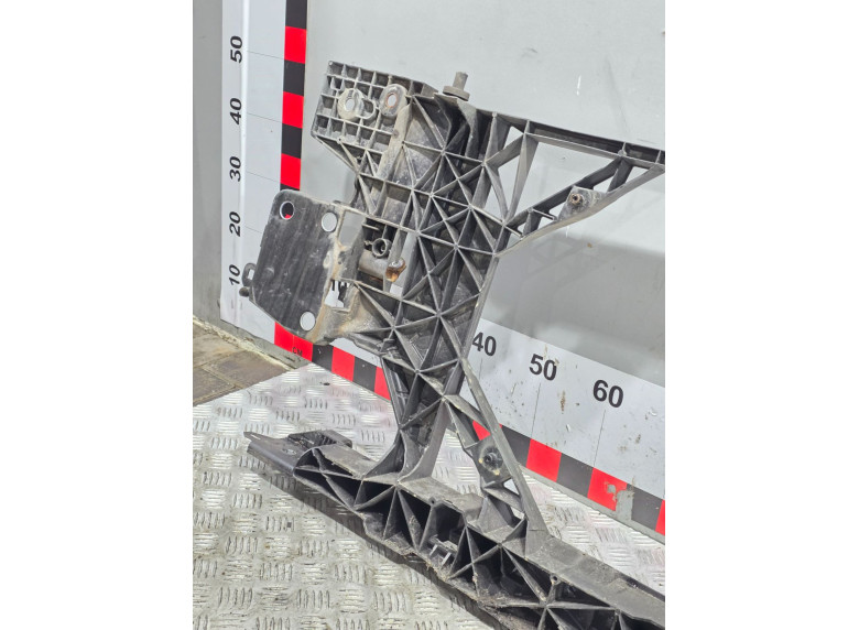 Передняя панель крепления облицовки (телевизор) к Renault Megane, 2010г.