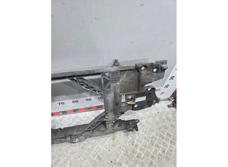 Передняя панель крепления облицовки (телевизор) к Renault Megane, 2010г.