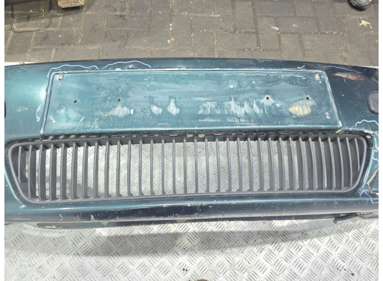 Заглушка (решетка) в бампер передний к Skoda Fabia, 2005г.