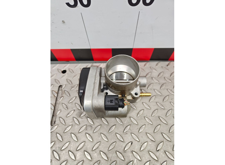 Заслонка дроссельная к Renault Megane, 2004г.