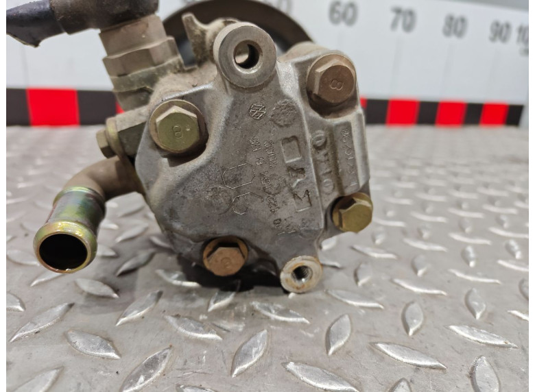 Насос гидроусилителя руля к Volkswagen Golf, 2002г.