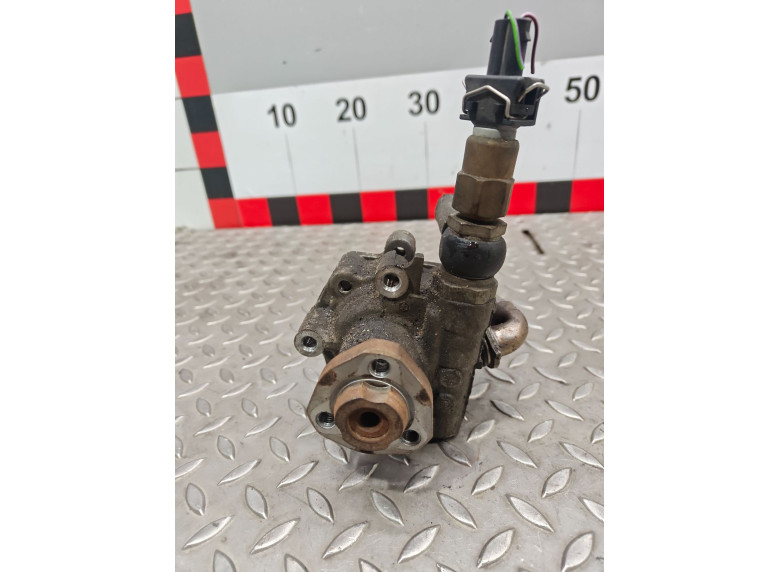 Насос гидроусилителя руля к Volkswagen Golf, 2001г.