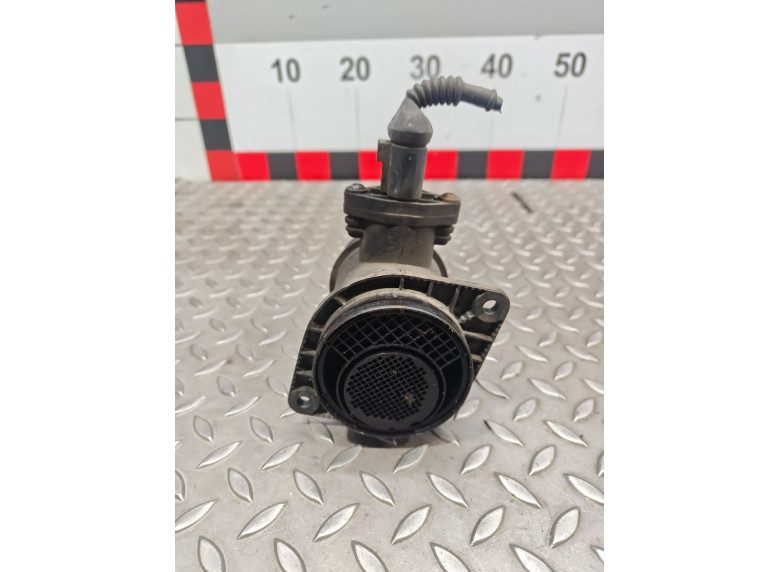 Расходомер воздуха к Volkswagen Passat, 2000г.