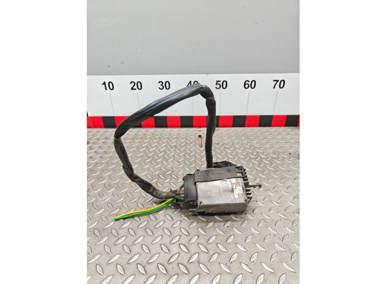 Блок управления вентилятором радиатора к Audi A4, 2004г.