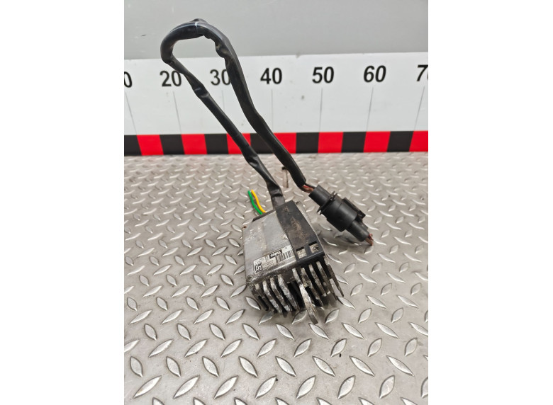 Блок управления вентилятором радиатора к Audi A4, 2004г.