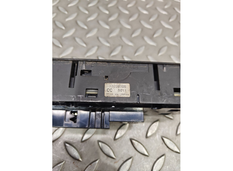 Блок управления стеклоподъемниками к Блок управления стеклоподъемниками к Opel Zafira undefined г. Zafira