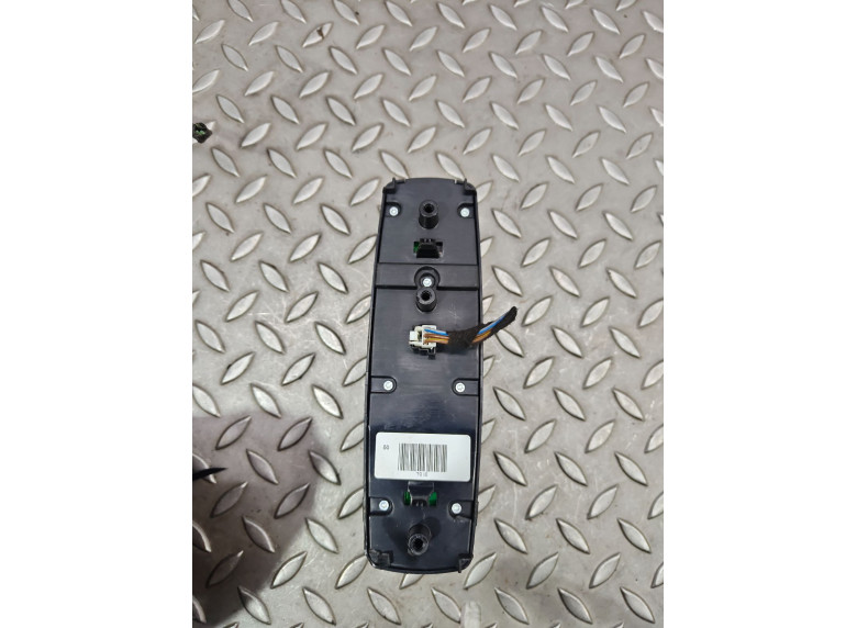 Блок управления стеклоподъемниками к Блок управления стеклоподъемниками к Mercedes MLW164 undefined г. ML W164