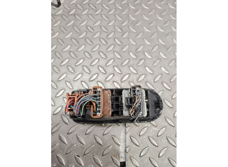 Блок управления стеклоподъемниками к Renault Megane, 2004г.