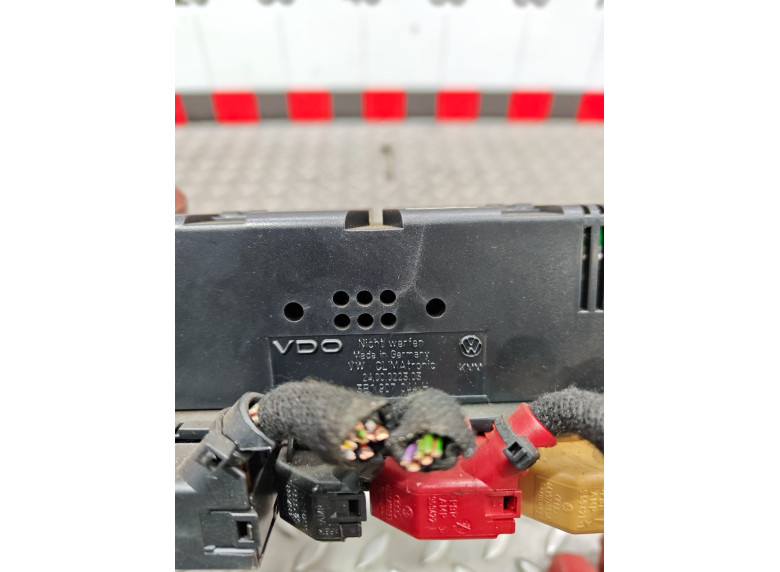 Блок управления печки/климат-контроля к Volkswagen Passat, 2002г.