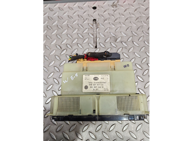 Блок управления печки/климат-контроля к Volkswagen Passat, 1998г.