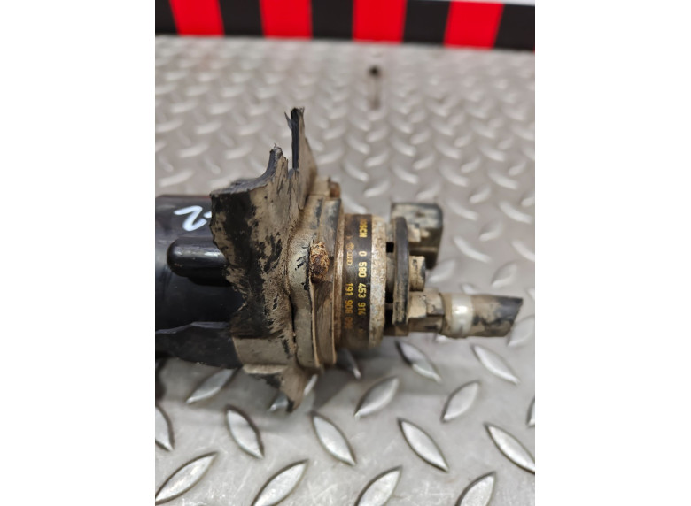 Насос топливный к Volkswagen Golf, 1990г.