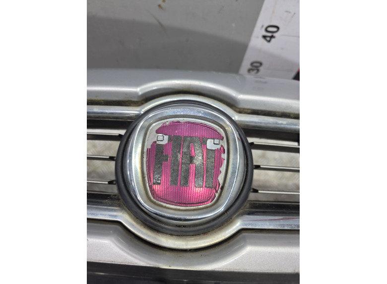Решетка радиатора к Fiat Bravo, 2010г.