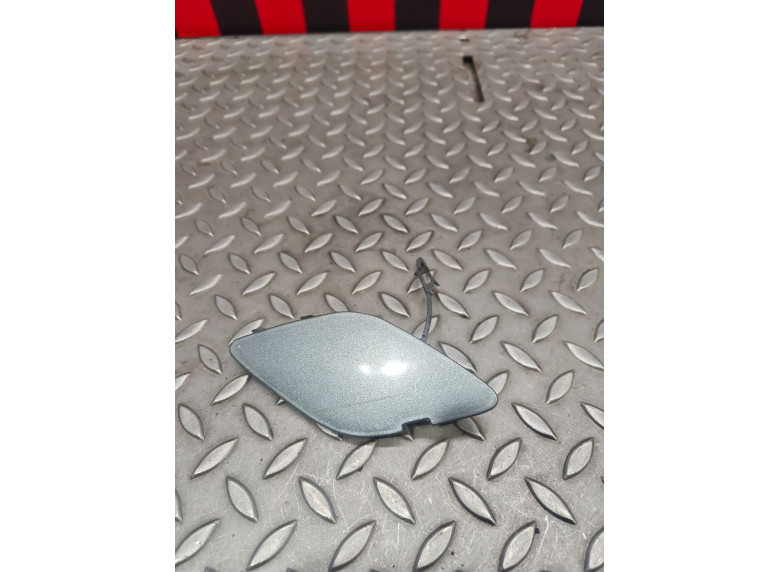 Заглушка (решетка) в бампер передний к Opel Astra