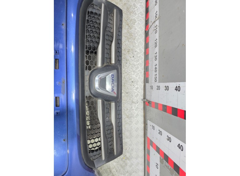 Решетка радиатора к Dacia Logan