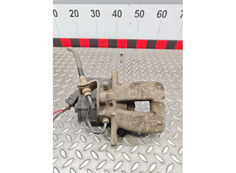 Суппорт задний левый к Volkswagen Passat, 2006г.