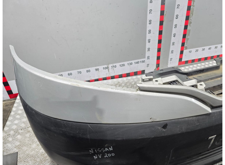 Накладка на бампер к Nissan NV200, 2010г.