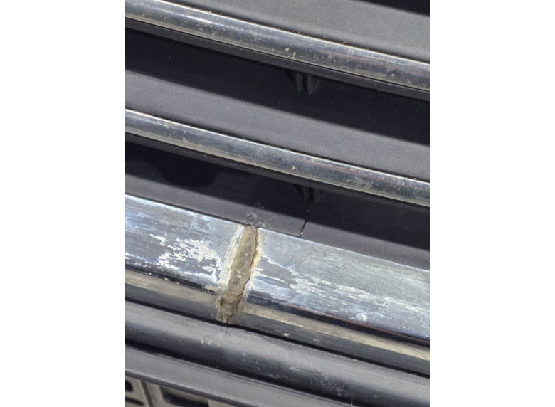 Решетка радиатора к Volkswagen Passat, 2006г.