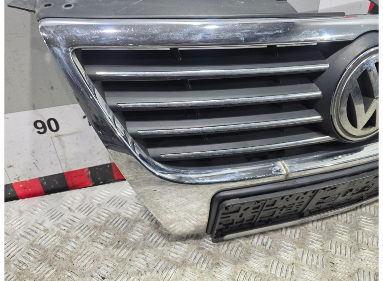 Решетка радиатора к Volkswagen Passat, 2006г.