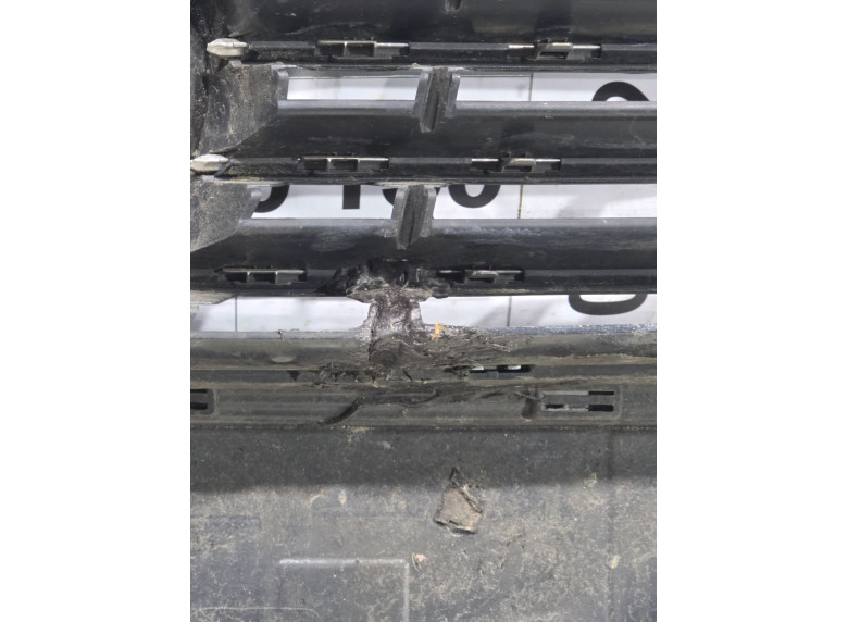 Решетка радиатора к Volkswagen Passat, 2006г.