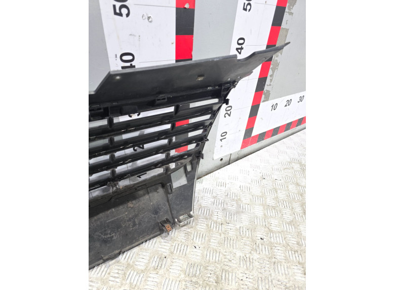 Решетка радиатора к Volkswagen Passat, 2006г.