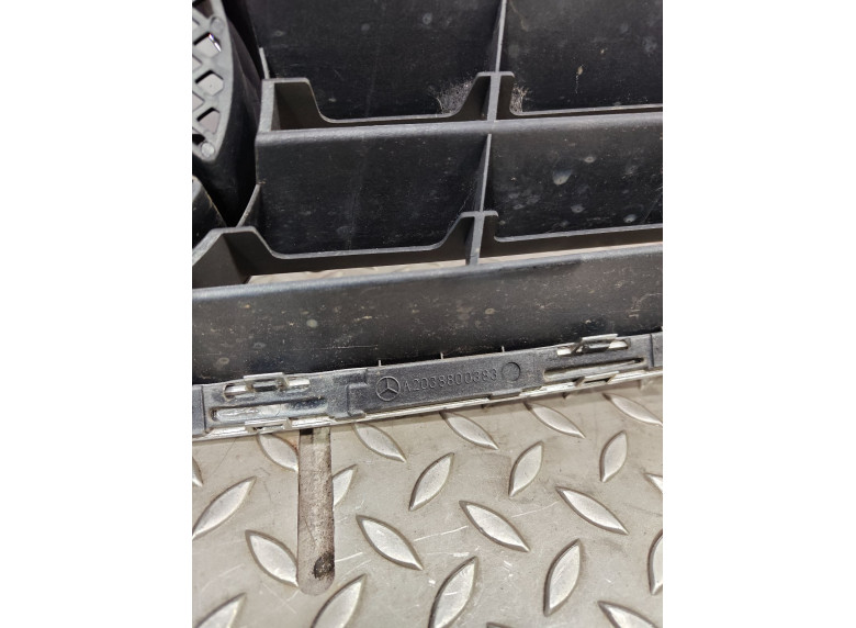 Решетка радиатора к Решетка радиатора к Mercedes CW203 undefined г. C W203