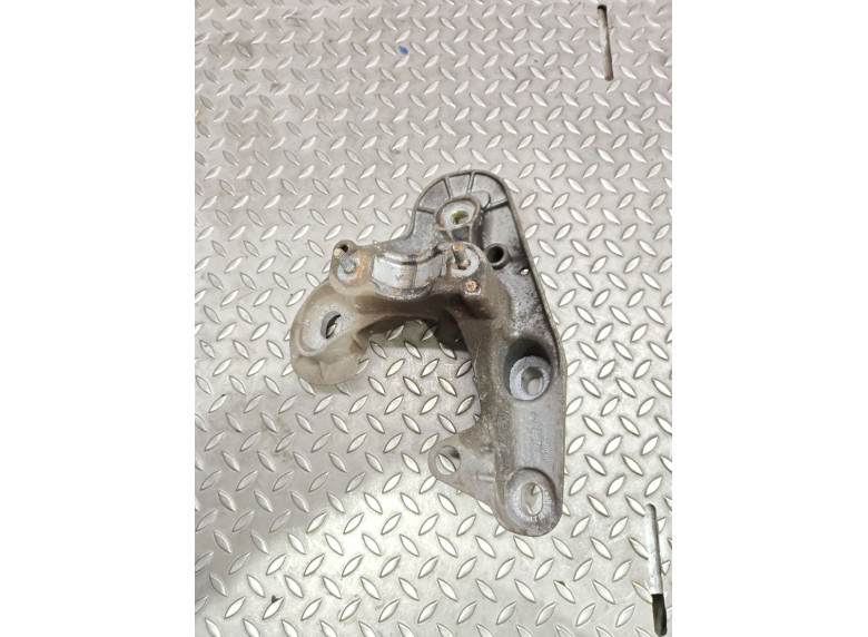 Кронштейн двигателя к Audi A6, 2008г.